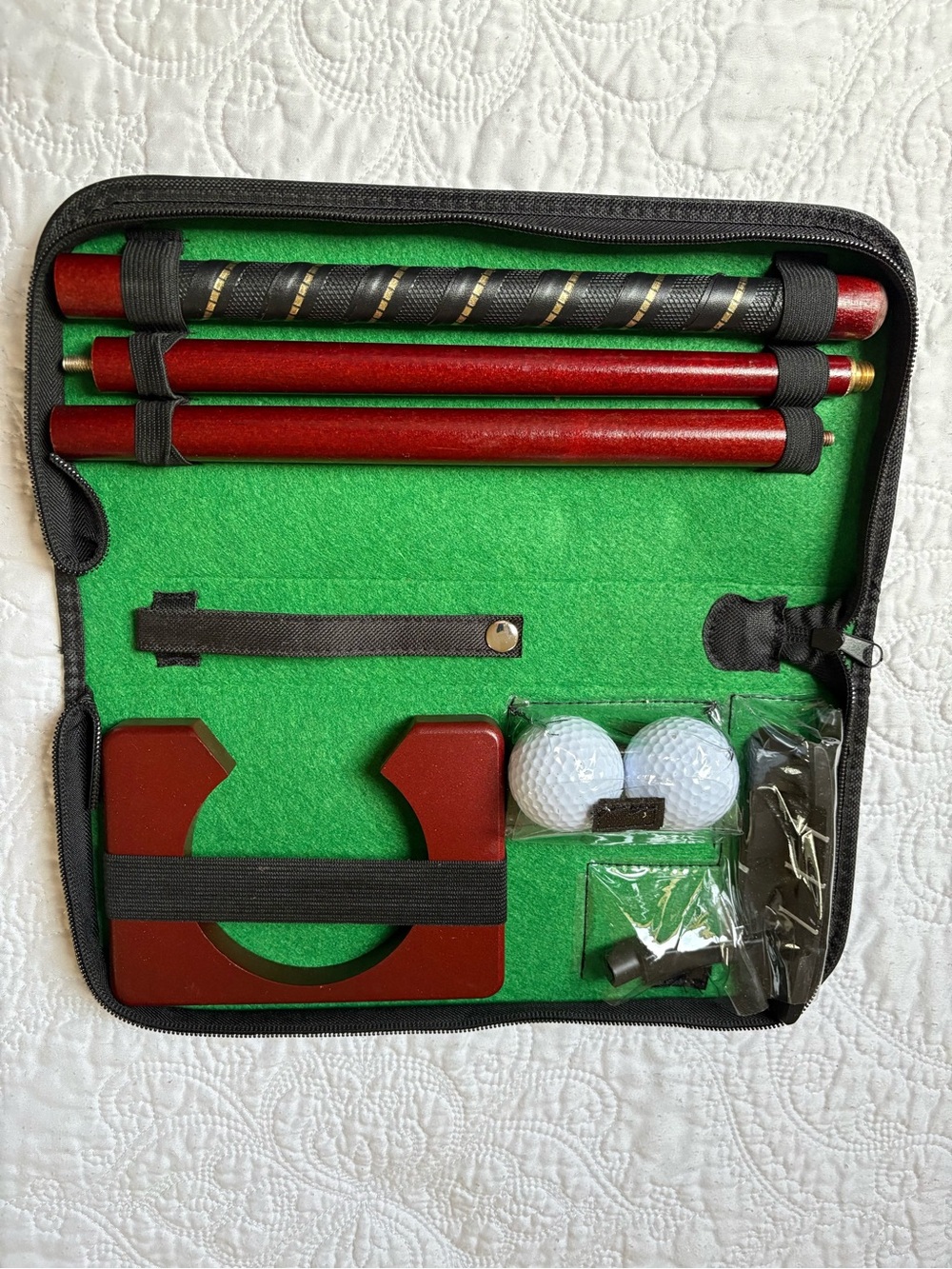 Unbranded Portable Golf Putting Set with Case